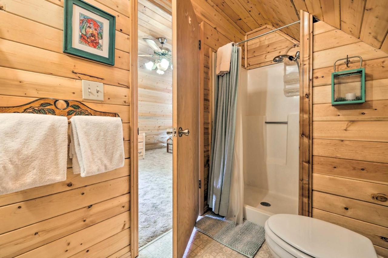 Rustic Duck Creek Village Cabin With Fire Pit! Exterior foto