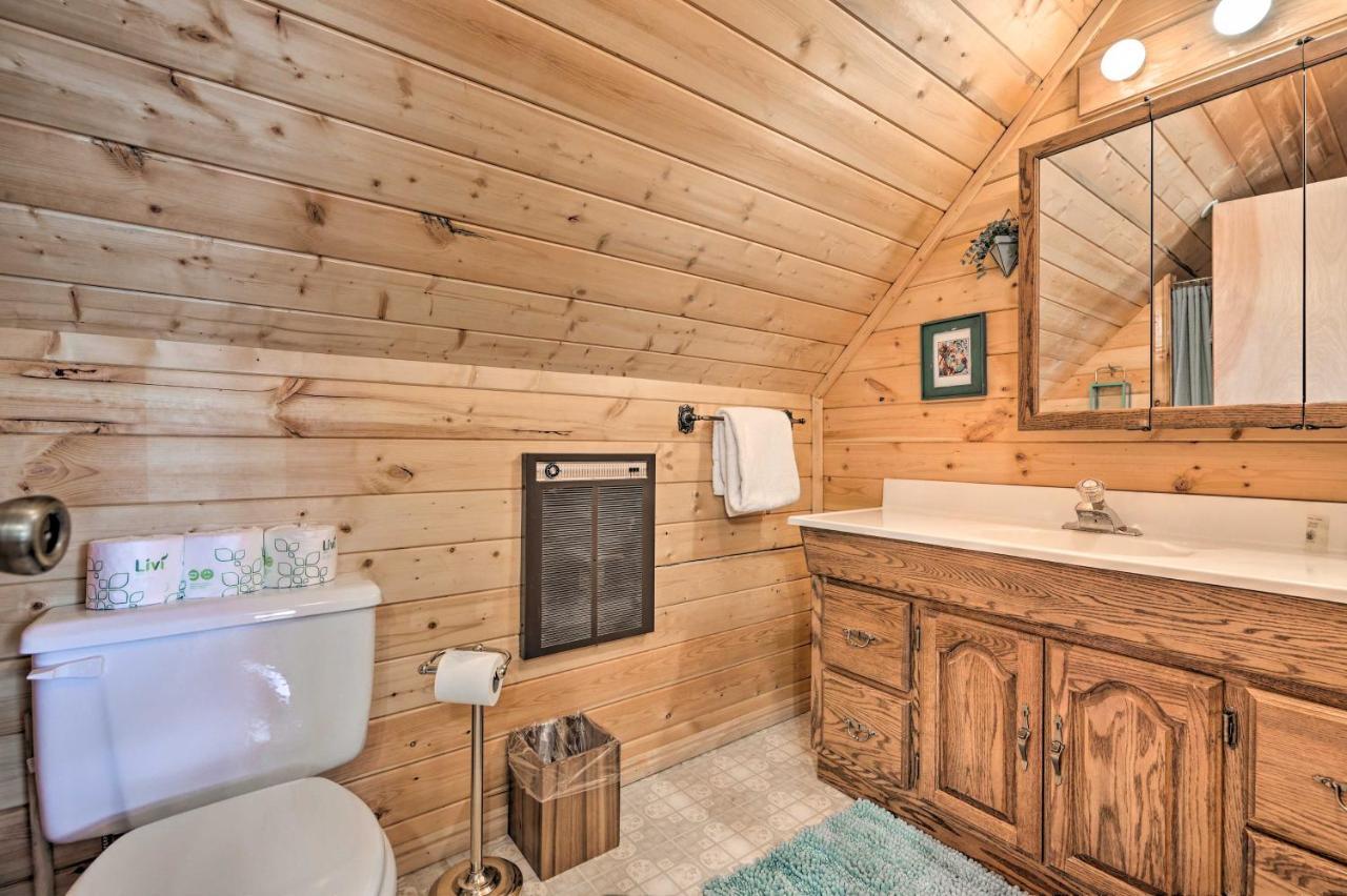 Rustic Duck Creek Village Cabin With Fire Pit! Exterior foto